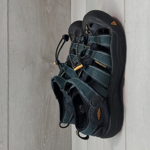 Keen Outdoor Big Kids Youth Sandals Shoes Waterproof Hiking Comfort sz 3 - Picture 2 of 12